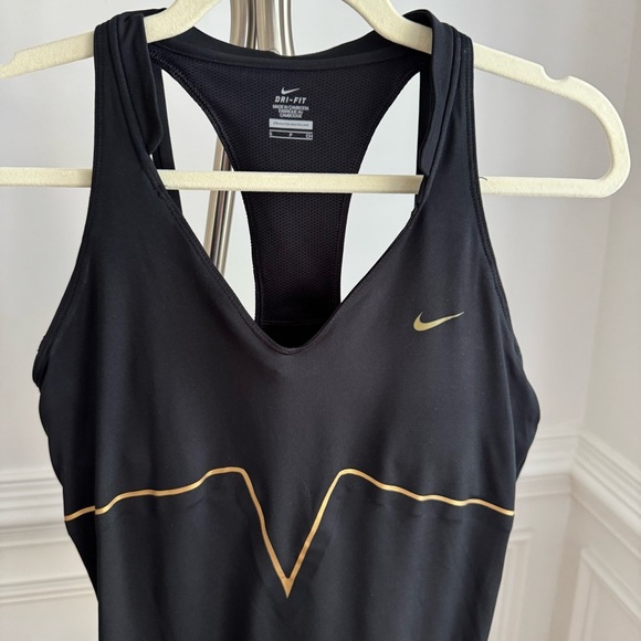Nike Pro Dri-Fit Women's Black and Gold Padded Tank Top Size Small - Picture 2 of 5